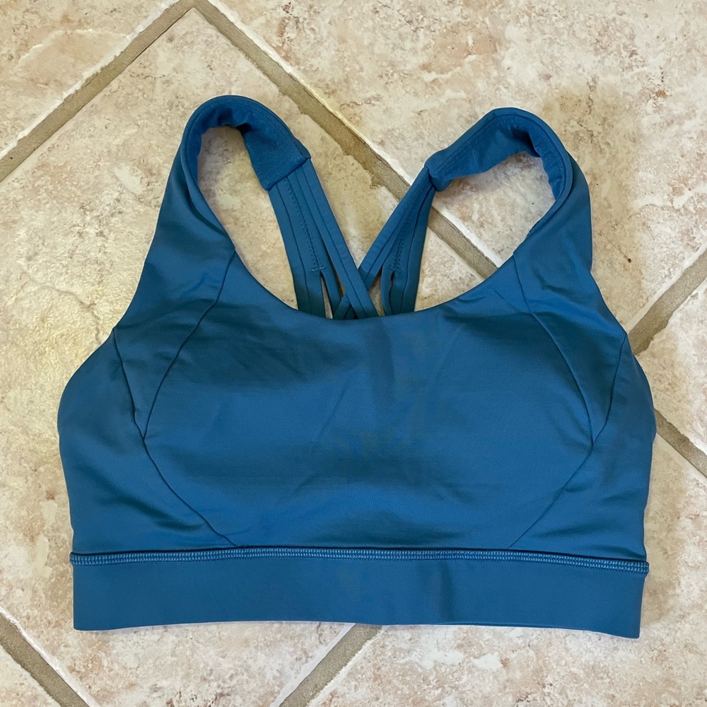 Lululemon Free to Be Elevated bra size 4